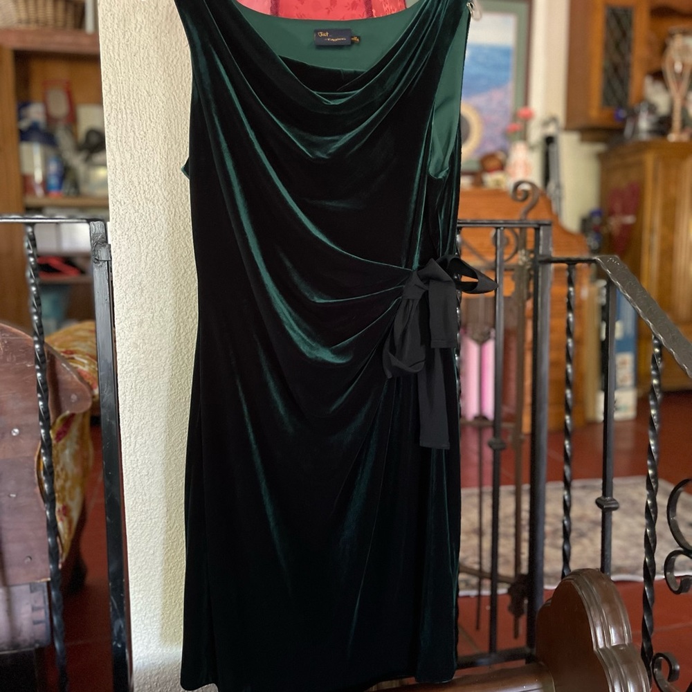 Evening Dress Velvet Green with Black Bow